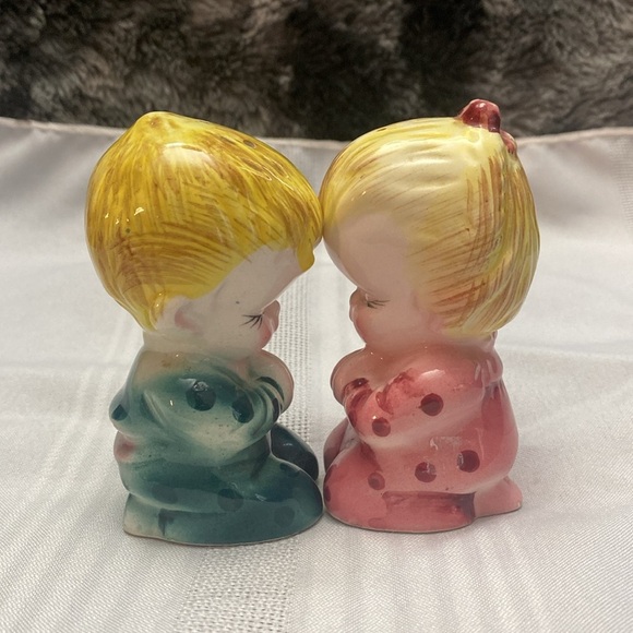 Vintage Ceramic Praying salt and pepper shakers in Pink and Green - Picture 9 of 15